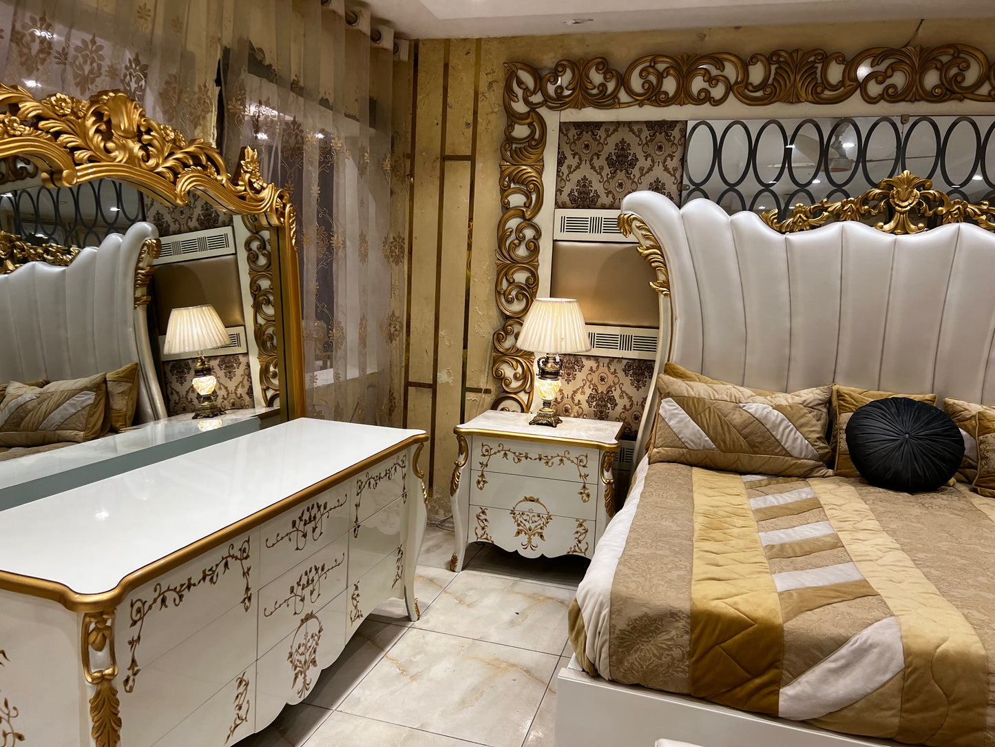 Avlion White Classical Bedroom Set