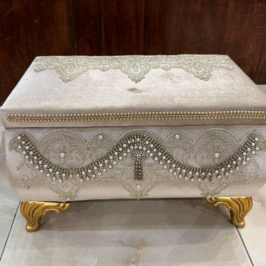 Multi-Compartment Jewelry Boxes with Pearl and Lace Details