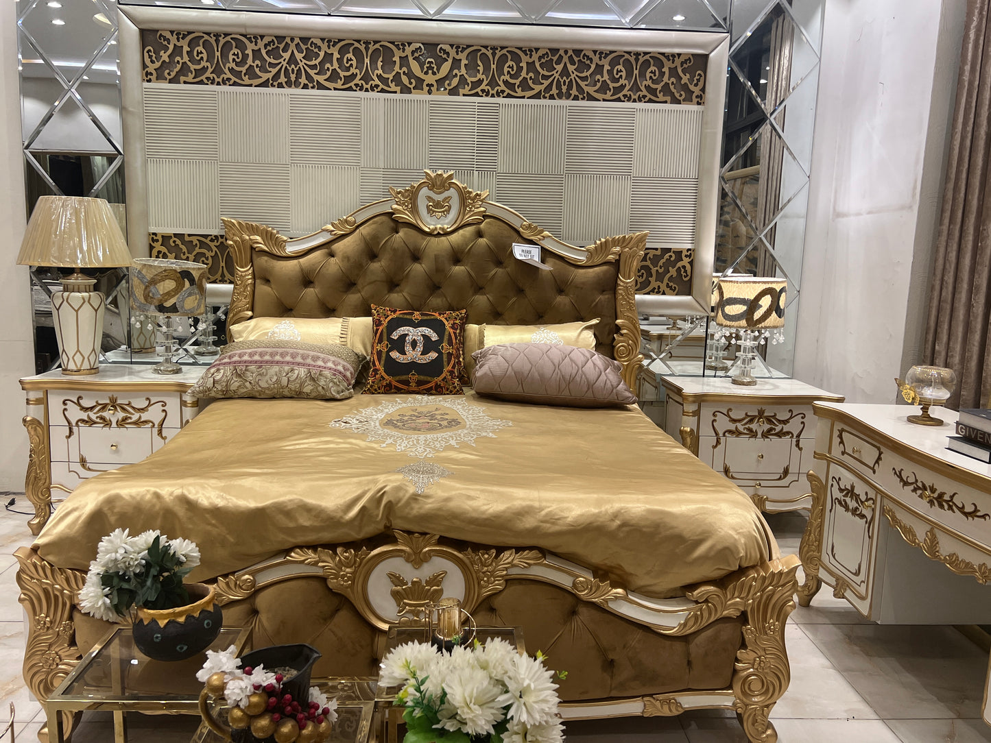 Gulleria Bedroom Set