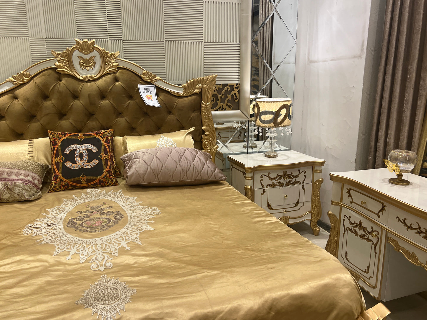 Gulleria Bedroom Set