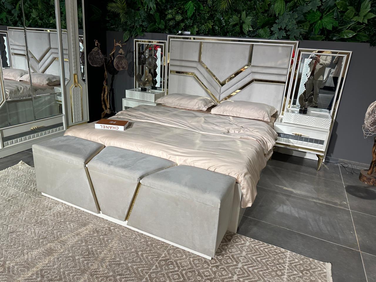 Luxury Modern Bedroom Set with Geometric Headboard, Velvet Bench, and Mirror Accents in Sleek Design